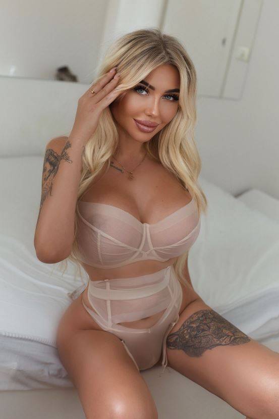 Escort-Darina-3-3740